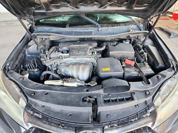 2015 TOYOTA CAMRY — Engine bay