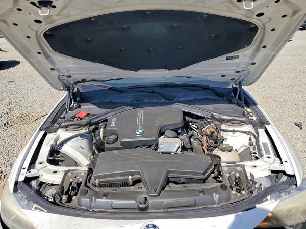 2014 BMW 320 SA — Engine bay