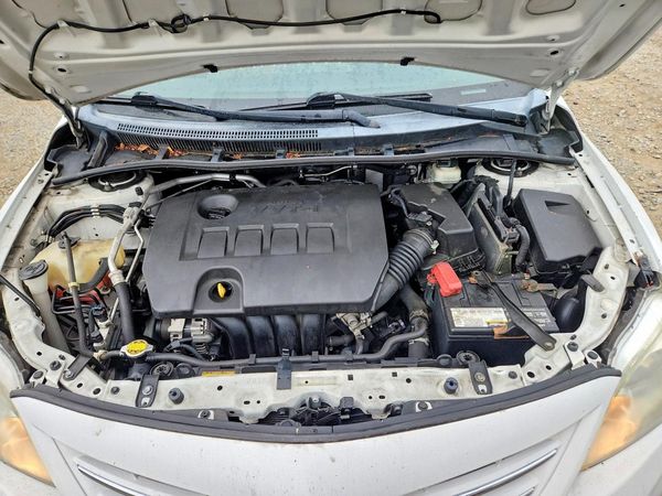 2013 TOYOTA COROLLA — Engine bay