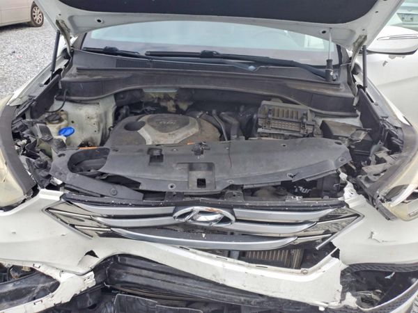 2013 HYUNDAI SANTA FE — Engine bay