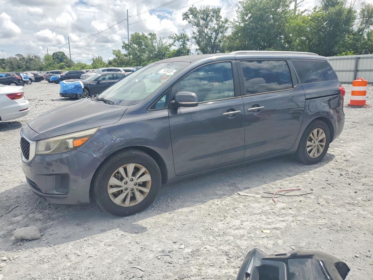 2017 KIA SEDONA LX — Front 3/4