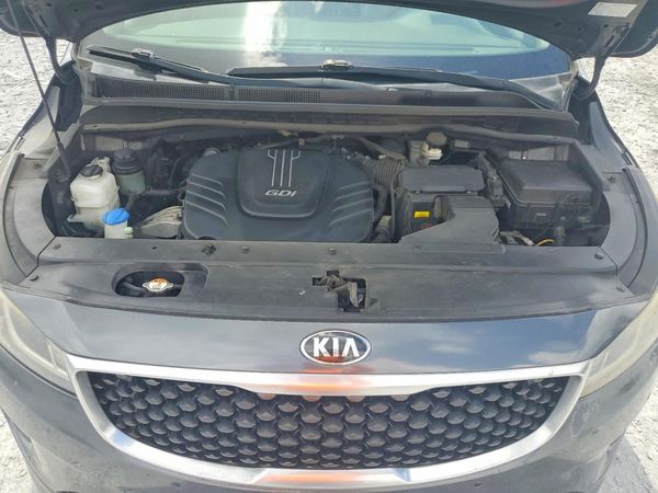 2017 KIA SEDONA LX — Engine bay
