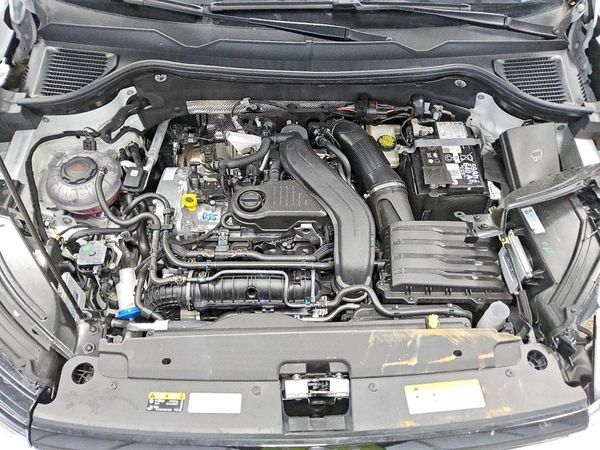 2026 VOLKSWAGEN TAOS SE — Engine bay