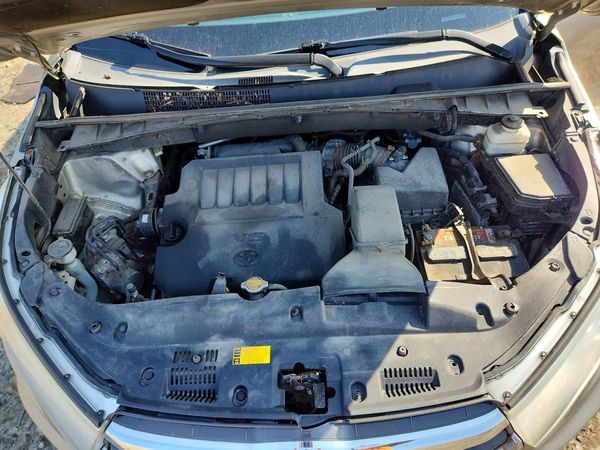 2014 TOYOTA HIGHLANDER Base/Hybrid — Engine bay