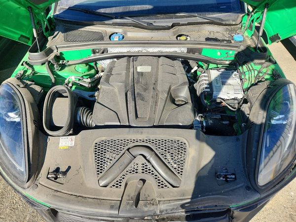 2023 PORSCHE MACAN GTS — Engine bay