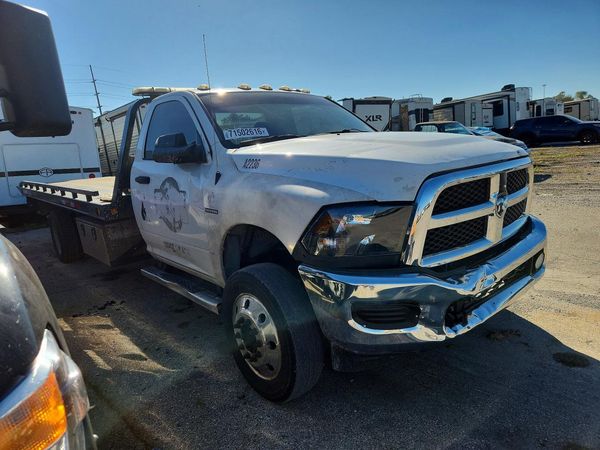 2017 RAM 5500 REG CAB CHASSIS — Passenger 3/4