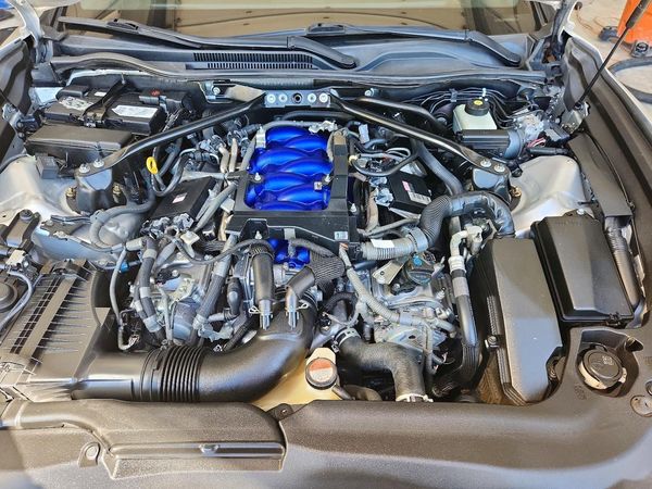 2015 LEXUS RC F — Engine bay