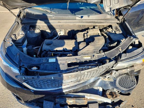 2012 KIA SORENTO GL(Middle-low grade) — Engine bay
