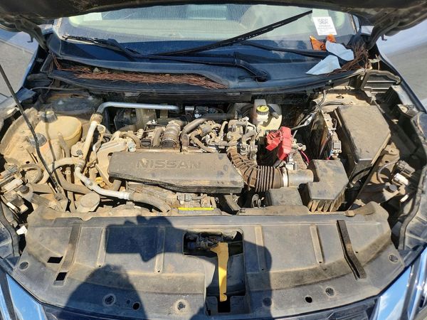 2022 NISSAN ROGUE SV — Engine bay