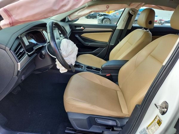 2019 VOLKSWAGEN JETTA S, SE, R-Line — DENT