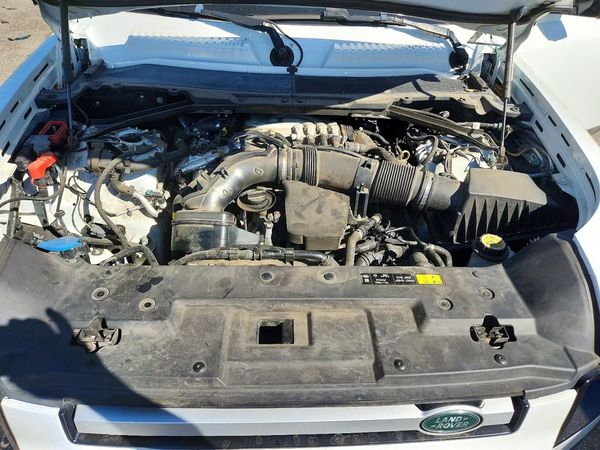 2021 LAND ROVER DEFENDER 110 SE — Engine bay