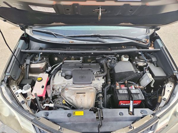 2013 TOYOTA RAV4 High — Engine bay