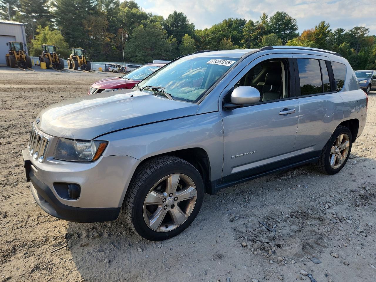 2015 JEEP COMPASS Latitude — Front 3/4