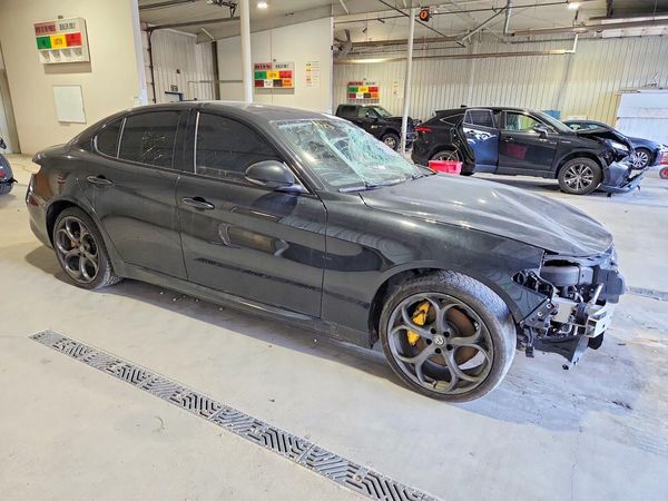 2018 ALFA ROMEO GIULIA TI AWD — Passenger 3/4