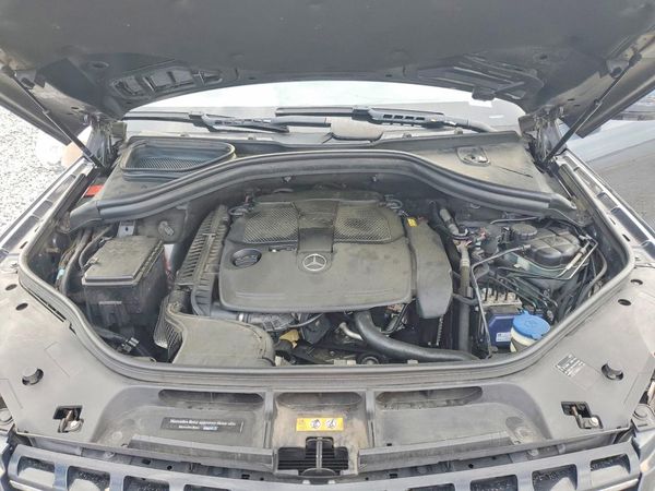 2014 MERCEDES-BENZ M-CLASS ML350 — Engine bay