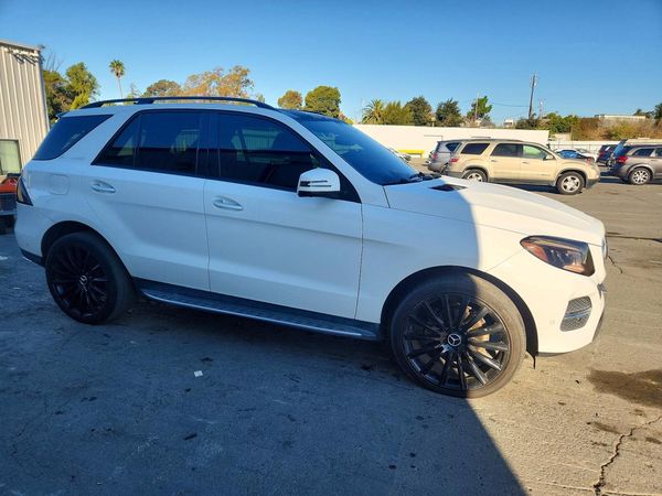 2016 MERCEDES-BENZ GLE GLE350 — Passenger 3/4