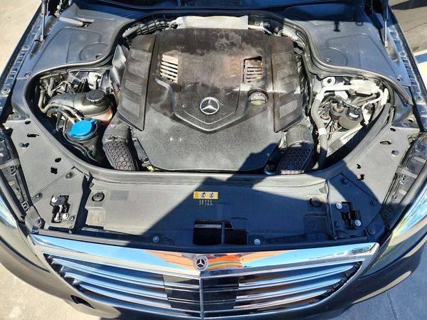 2019 MERCEDES-BENZ S S560 — Engine bay