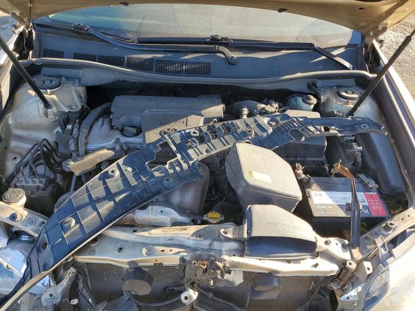 2012 TOYOTA CAMRY — Engine bay