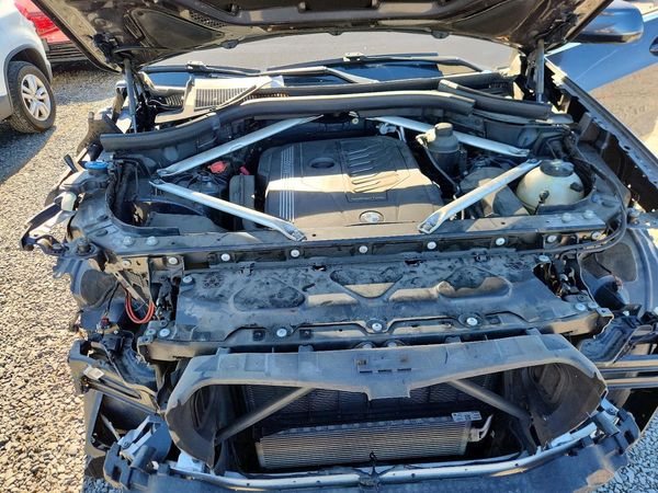 2020 BMW X5 xDrive40i — Engine bay