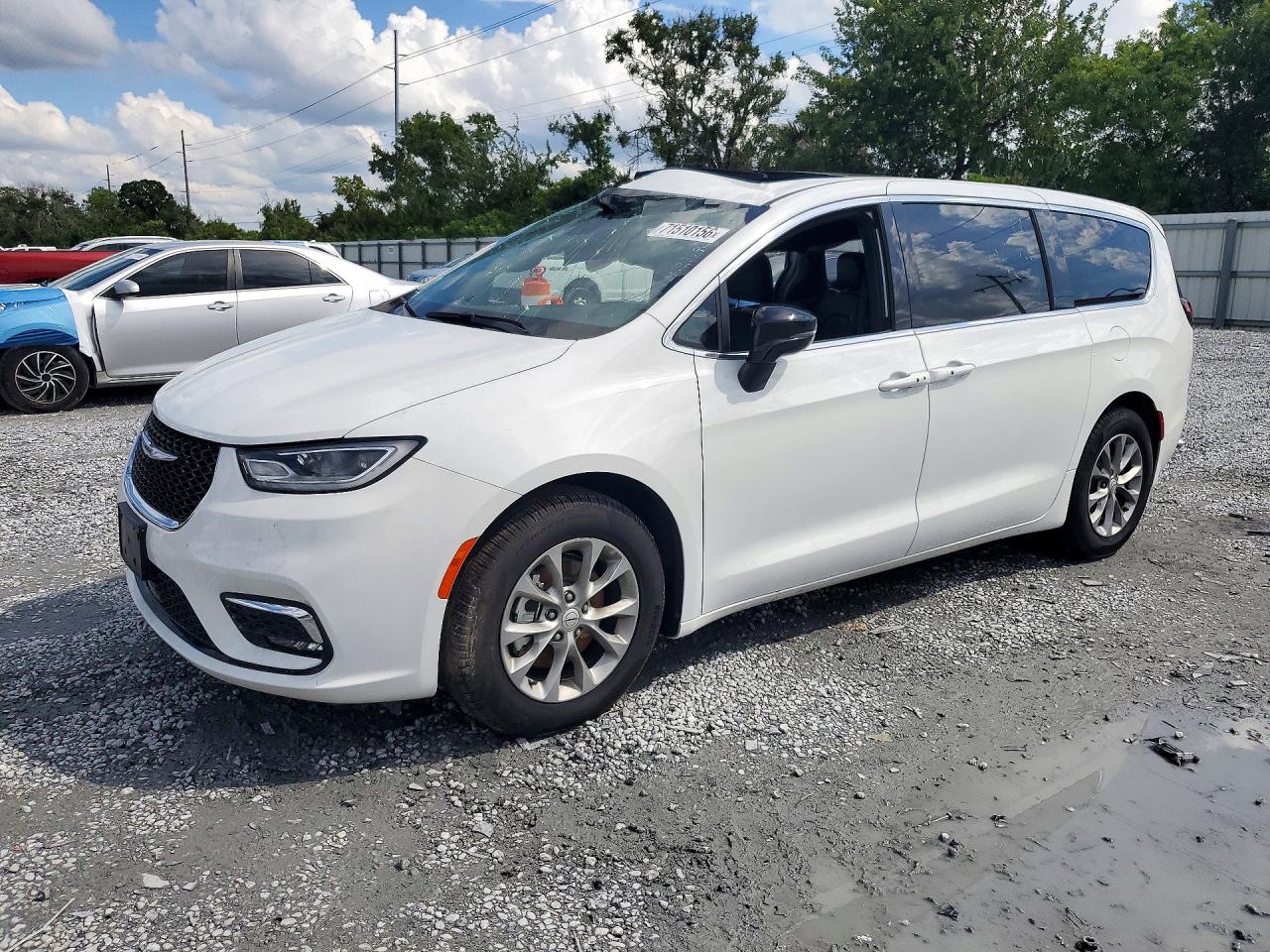 2026 CHRYSLER PACIFICA Limited — Front 3/4