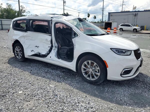 2026 CHRYSLER PACIFICA Limited — Passenger 3/4