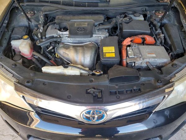 2014 TOYOTA CAMRY SOLA Hybrid — Engine bay