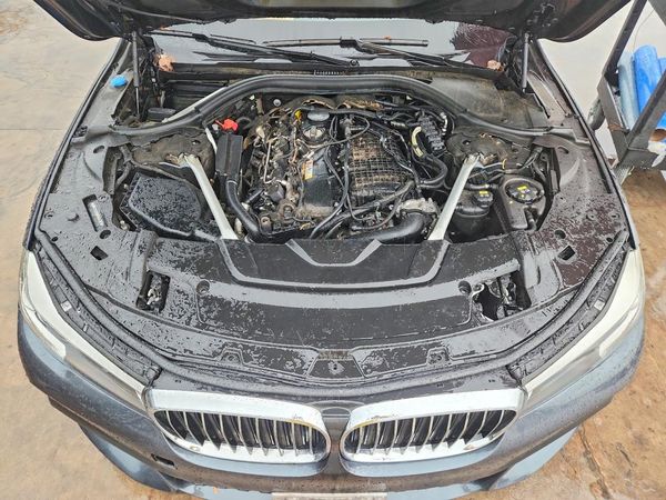 2019 BMW 7 SERIES — Engine bay