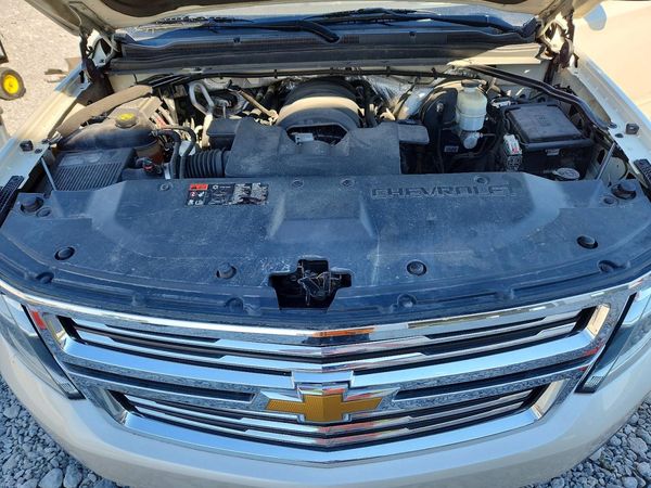 2015 CHEVROLET TAHOE LTZ — Engine bay