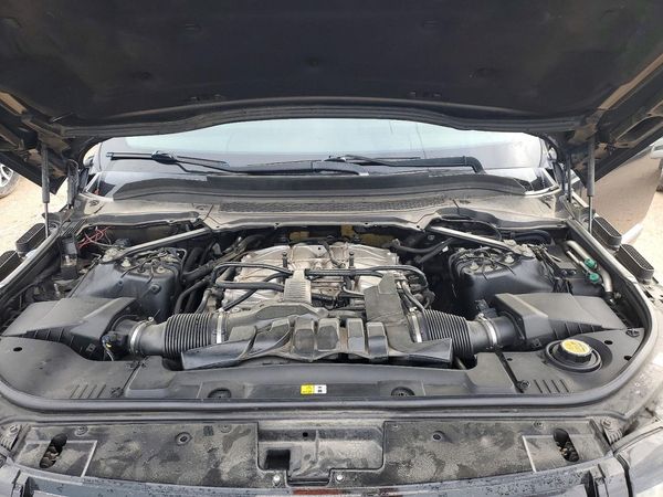2015 LAND ROVER RANGEROVER HSE — Engine bay