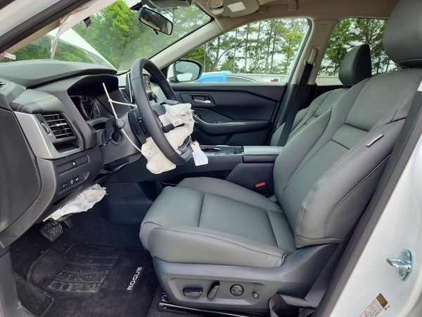 2025 NISSAN ROGUE SV — DENT
