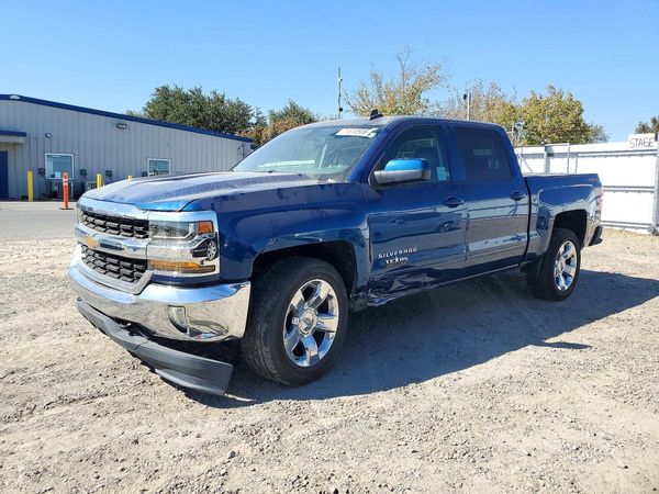 2017 CHEVROLET SILVERADO LT — Front 3/4