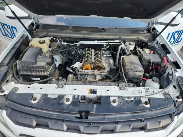 2022 CHEVROLET COLORADO LT — Engine bay