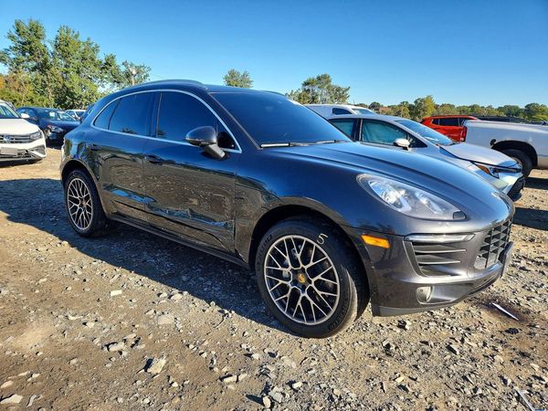 2017 PORSCHE MACAN — Passenger 3/4