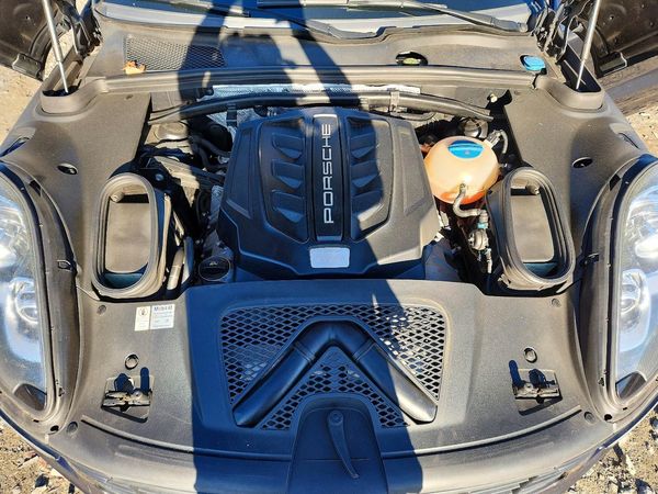 2017 PORSCHE MACAN — Engine bay