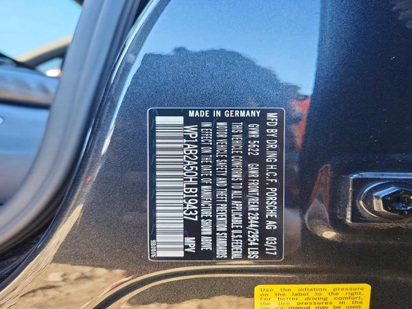 2017 PORSCHE MACAN — VINS