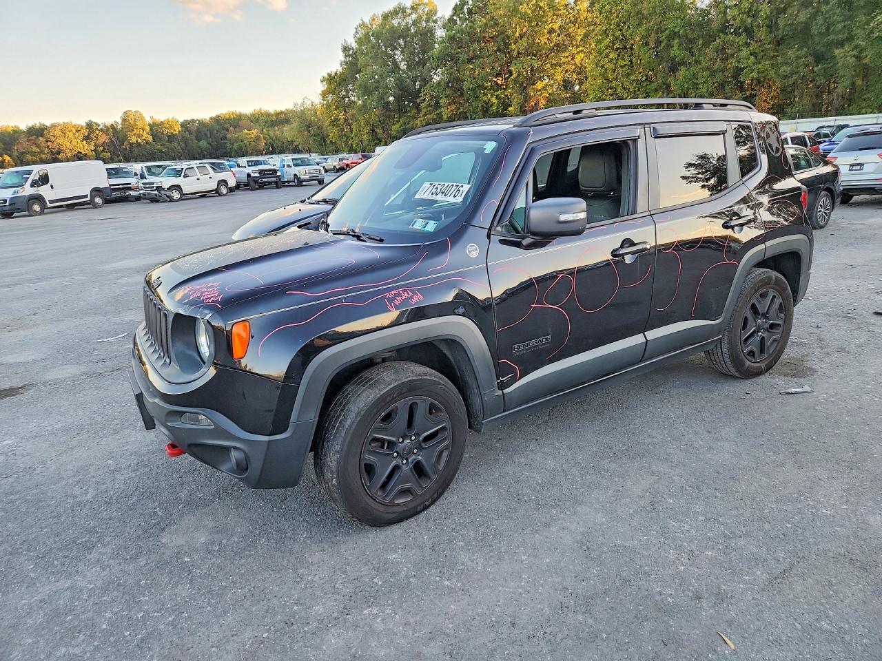 2017 JEEP RENEGADE Trailhawk — Front 3/4