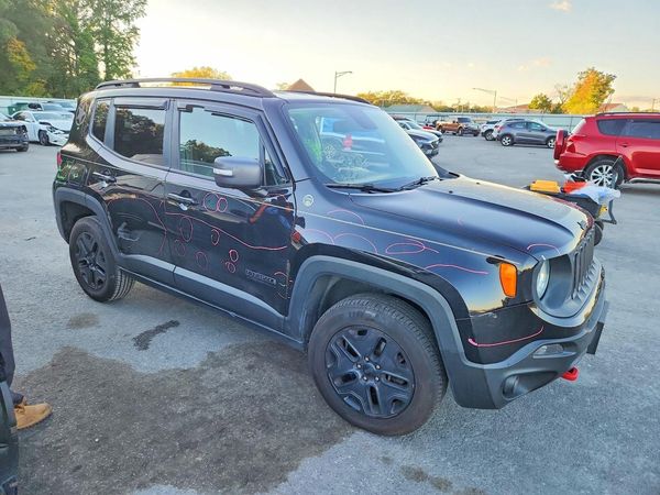 2017 JEEP RENEGADE Trailhawk — Passenger 3/4