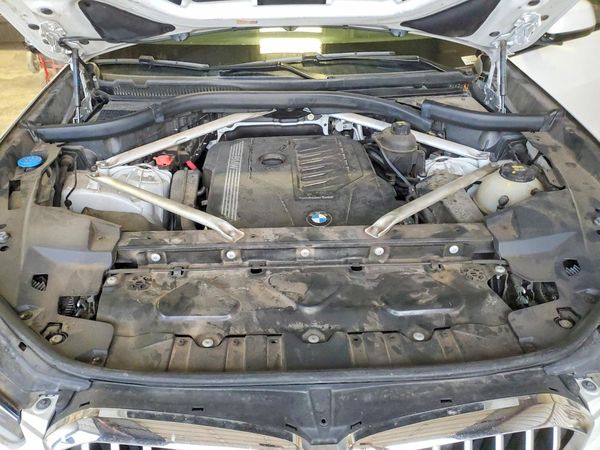 2019 BMW X5 xDrive40i — Engine bay