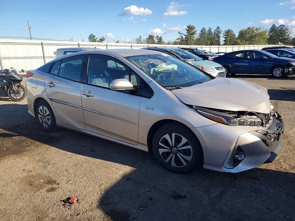 2017 TOYOTA PRIUS Three/Four/Four Adv — Passenger 3/4