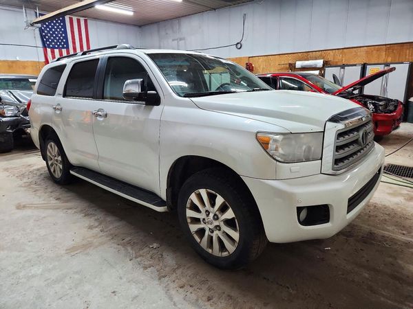 2012 TOYOTA SEQUOIA — Passenger 3/4