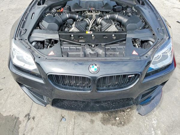 2014 BMW M6 — Engine bay