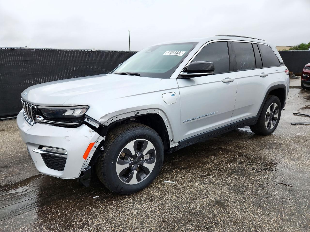 2024 JEEP GRAND CHEROKEE Limited 4XE — Front 3/4