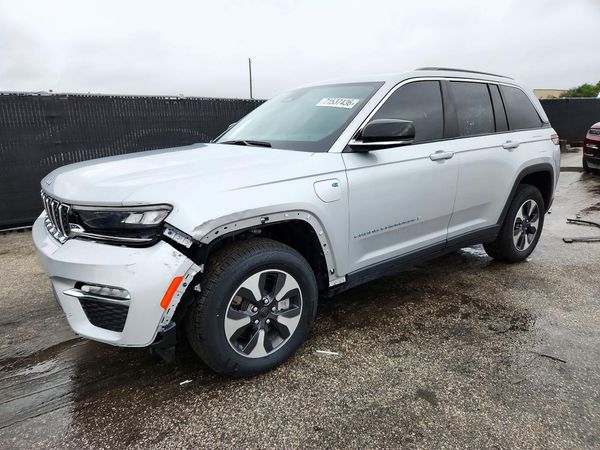 2024 JEEP GRAND CHEROKEE Limited 4XE — Front 3/4