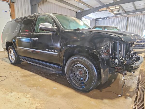 2013 CHEVROLET SUBURBAN LTZ — Passenger 3/4