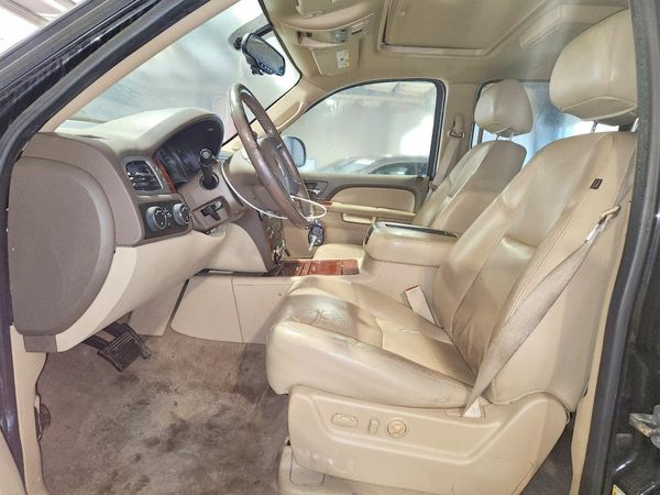 2013 CHEVROLET SUBURBAN LTZ — DENT