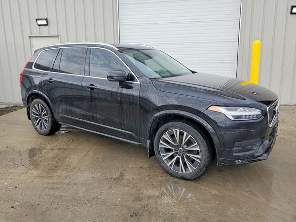 2021 VOLVO XC90 Momentum — Passenger 3/4