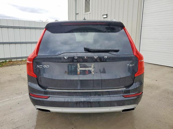 2021 VOLVO XC90 Momentum — DIRR