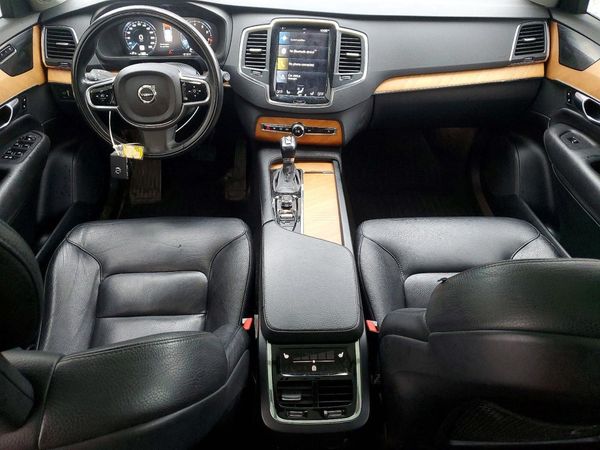 2021 VOLVO XC90 Momentum — CKPT