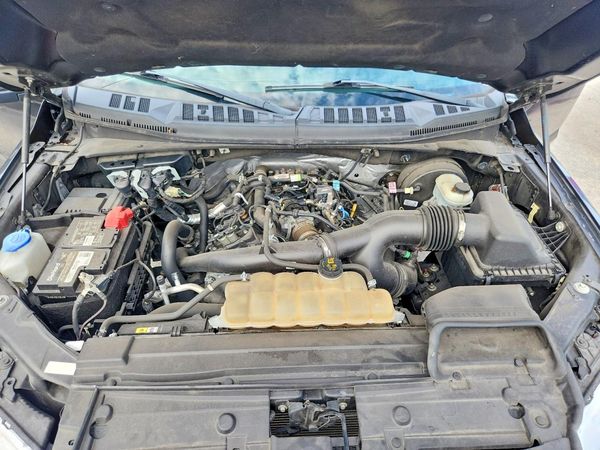 2020 FORD F150 — Engine bay