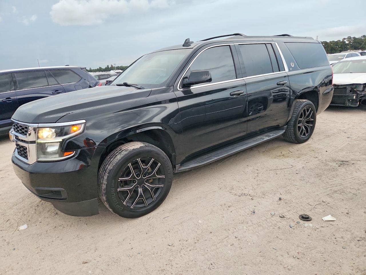 2019 CHEVROLET SUBURBAN LT — Front 3/4